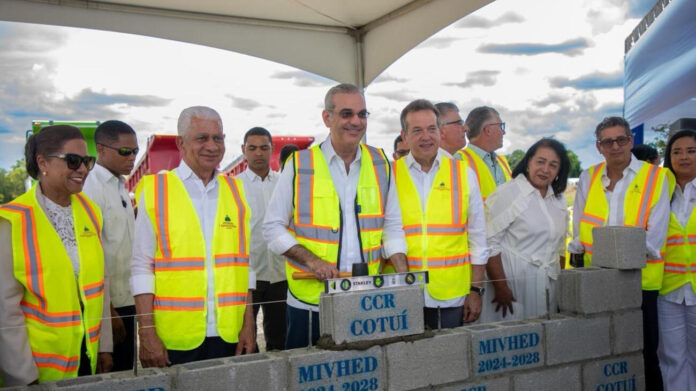 Abinader inicia construcción del CCR de Cotuí para 700 internos