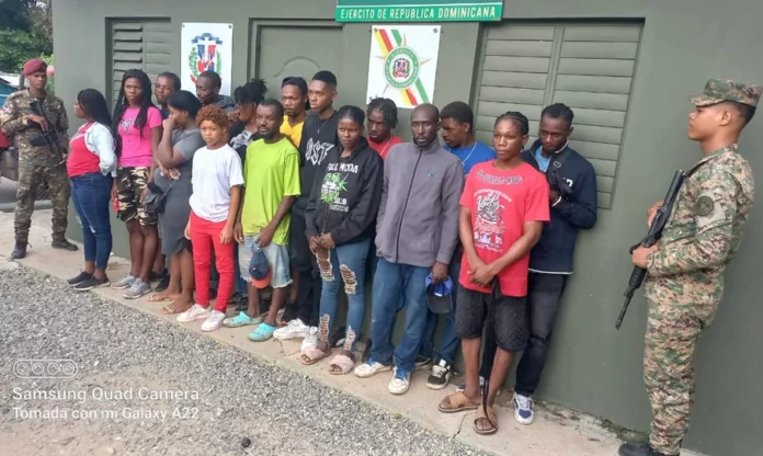 Interceptan a 72 haitianos indocumentados en Dajabón