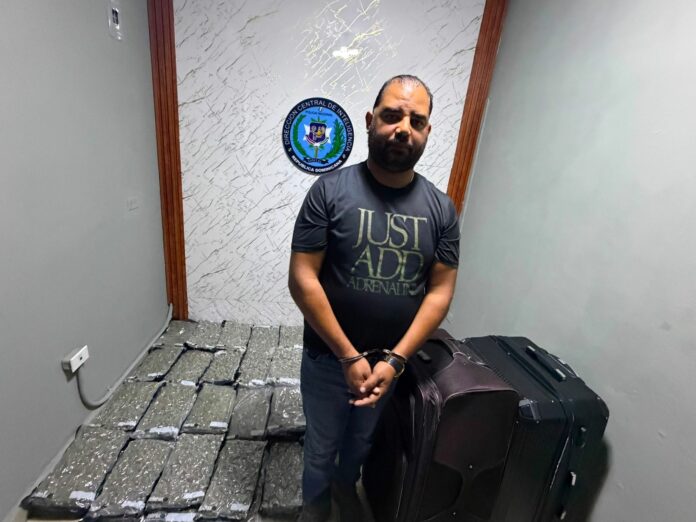 Dintel apresa hombre con 69 paquetes de presunta marihuana en peaje de La Romana
