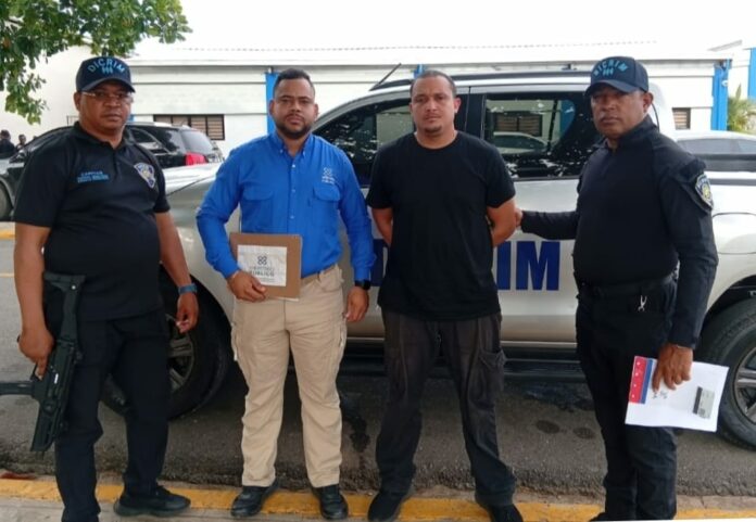 Extraditan desde EE. UU. a un dominicano acusado de homicidio en Moca