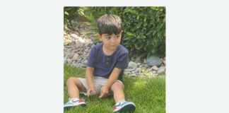 Niño muere aplastado por un monumento mientras jugaba en un parque