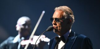 La historia de cómo Andrea Bocelli perdió la vista tras un partido de fútbol a los 12 años