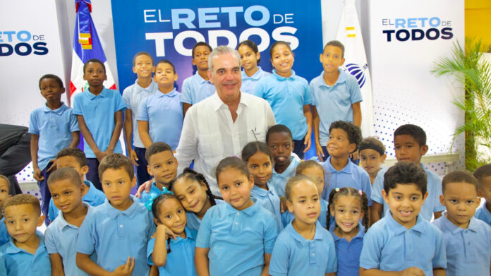 Abinader inaugura la Escuela Básica José Valentín Pérez Castro en La Noriega