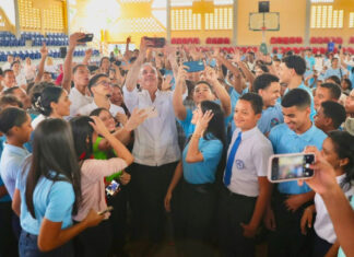 Abinader dispone que el Mescyt evalúe desde quinto de bachillerato las solicitudes de becas