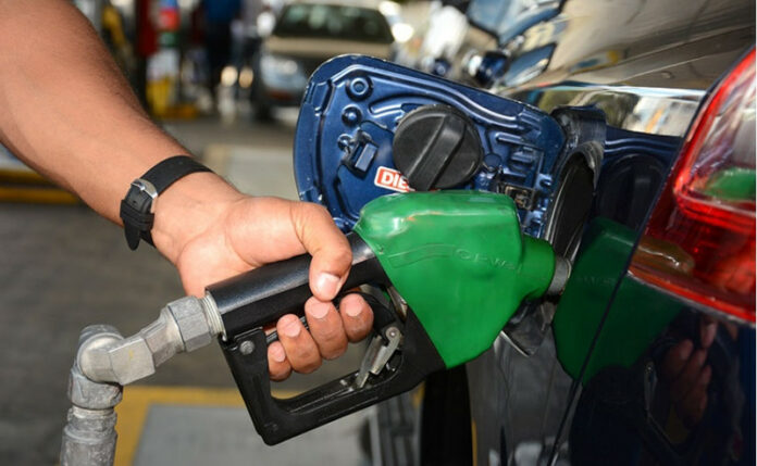 Suben entre RD$6.00 y RD$3.00 a las gasolinas y el gasoil