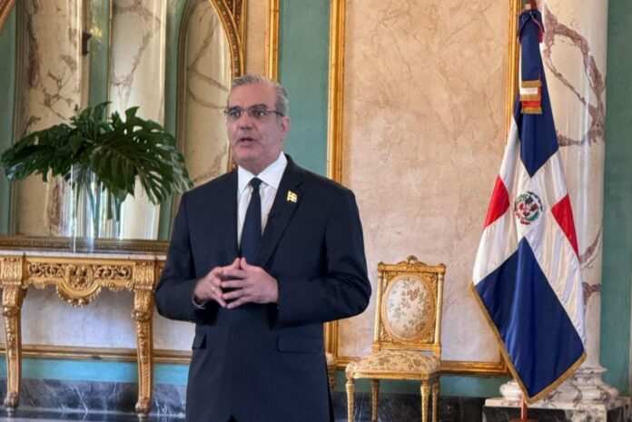 Abinader responde a Leonel: “Si no estamos en crisis, gracias a Leonel”