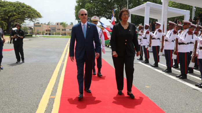 Abinader recibe a su homóloga de Surinam, Jennifer Geerlings-Simons