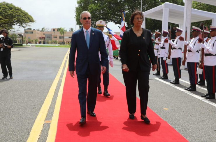 Abinader recibe a su homóloga de Surinam, Jennifer Geerlings-Simons
