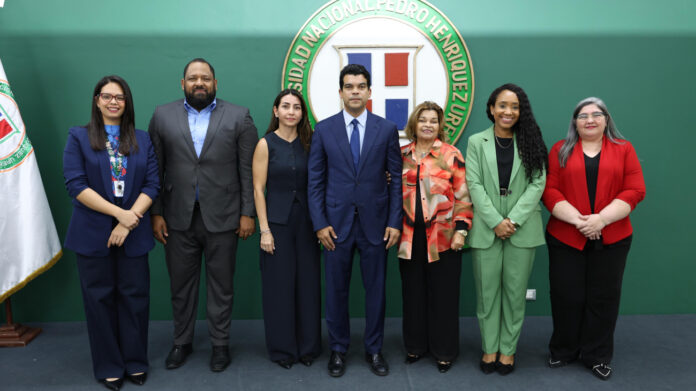 Director del Inapa imparte conferencia en la Unphu; destaca avances en materia de saneamiento y agua potable