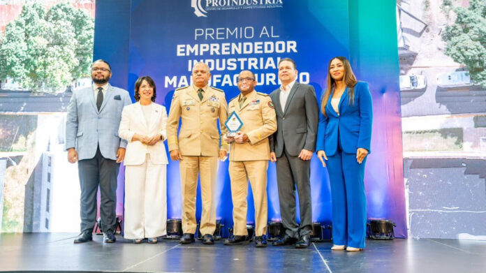 Proindustria reconoce al Ministerio de Defensa por sus aportes a la innovación y al desarrollo industrial de RD