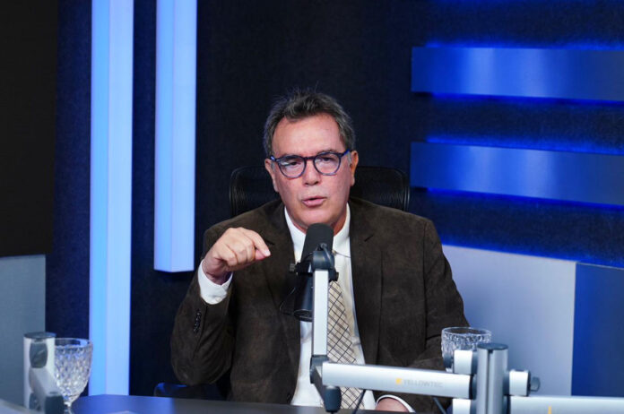 Jurista respalda regulación de encuestas y advierte sobre manipulación de la opinión pública