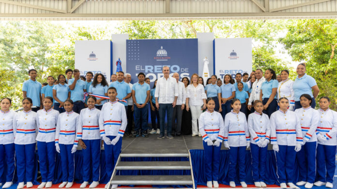 Abinader inaugura techado escolar en Cotuí para beneficiar a más de 900 estudiantes