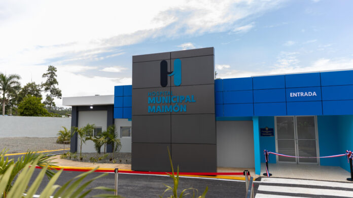 Abinader entrega remozado Hospital Municipal de Maimón