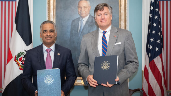 EE. UU. y RD firman un memorando de cooperación en energía nuclear civil