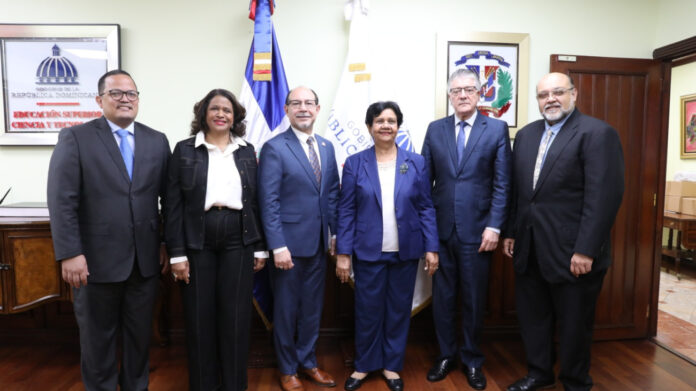 Mescyt y la Universidad Albizu impulsan acuerdo para apoyar rehabilitación de reclusos
