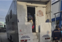 Migración detiene a dos empleados por tráfico irregular de haitianos en vehículos oficiales