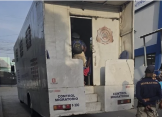 Migración detiene a dos empleados por tráfico irregular de haitianos en vehículos oficiales