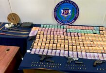 Ocupan armas, dinero y municiones en allanamientos en Santiago; tres personas detenidas
