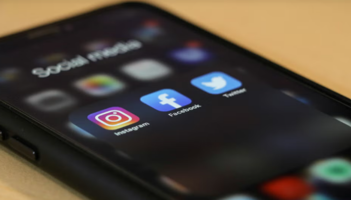Facebook e Instagram sufren caída global