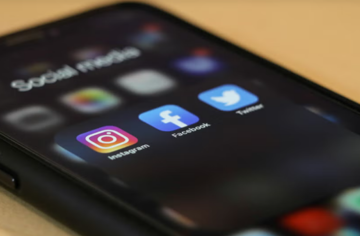Facebook e Instagram sufren caída global
