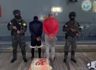 Ocupan 30 paquetes de cocaína frente a las costas de Peravia; apresan dos hombres