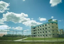 Dictan prisión preventiva a mujer que intentó introducir drogas a cárcel de Las Parras