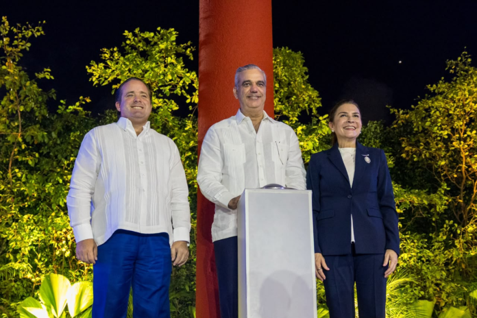 Presidente Abinader y alcaldesa Carolina Mejía inauguran el Paseo 30 de Mayo