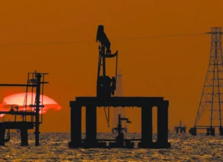 El petróleo cae a mínimos desde el inicio de la guerra en Irán tras acuerdo con EE.UU.