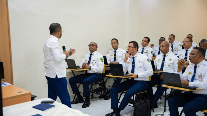 Policía Nacional y el ITLA inician capacitación sobre inteligencia artificial