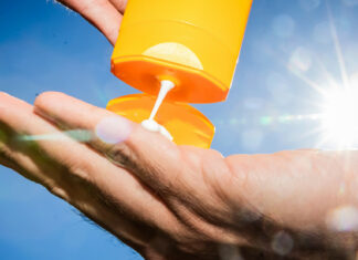 ¿Pueden provocar cáncer de piel los protectores solares?: oncólogo aclara todos los mitos