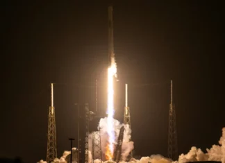 SpaceX cierra a la alza su primer día completo en la bolsa de valores