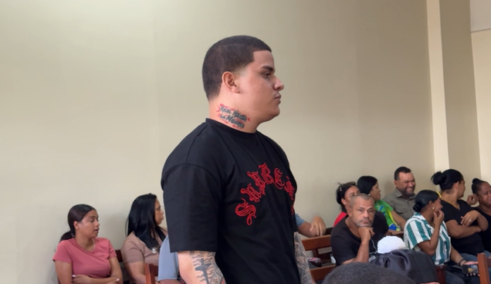 Tribunal absuelve a joven acusado de homicidio en SFM por insuficiencia de pruebas
