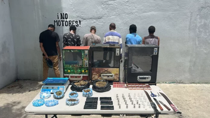 Ocupan tragamonedas, drogas y cigarrillos durante operativo en Capotillo