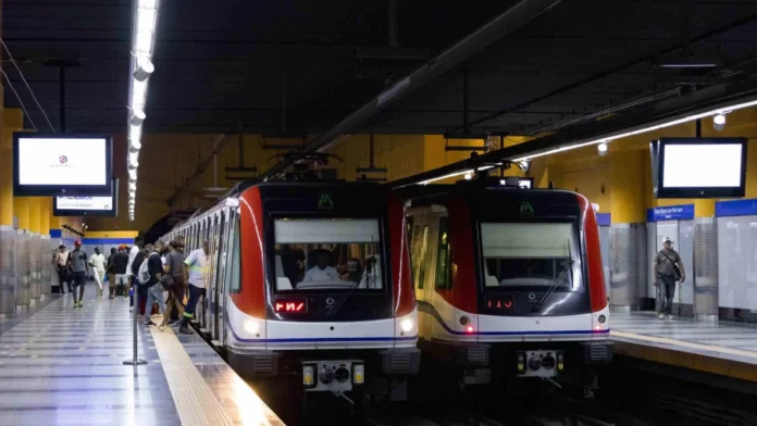 Mujer se lanza a los rieles en estación Juan Pablo Duarte
