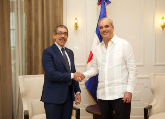 Abinader recibe en el Palacio Nacional al nuevo rector electo de la UASD, Jorge Asjana David