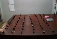 Autoridades ocupan 63 porciones de presuntas drogas y dos motocicletas en Valverde
