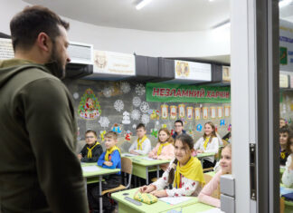Zelenski elimina el ruso de una lista de idiomas protegidos en Ucrania