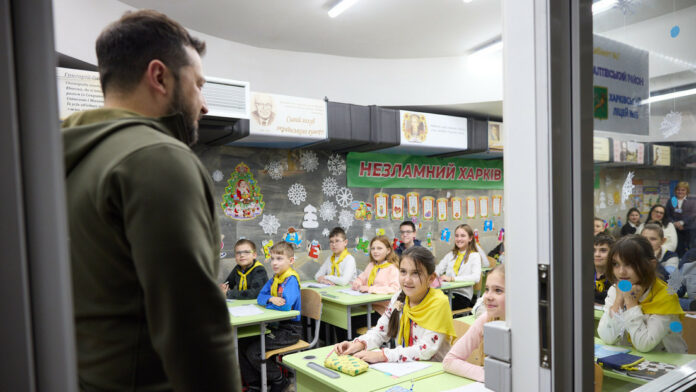 Zelenski elimina el ruso de una lista de idiomas protegidos en Ucrania