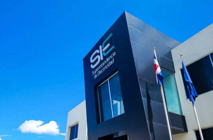 Superintendencia de Electricidad aprueba nuevas reglas para la instalación y operación de sistemas de paneles solares