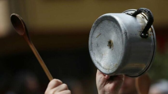 Continúan cacerolazos en protesta por nuevo Código Penal, medidas fiscales y abusos policiales