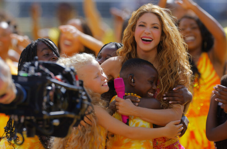 ¿Quién es la niña rusa que bailó con Shakira en la final del Mundial?