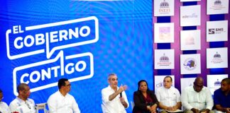 Abinader prioriza soluciones al agua potable durante encuentro comunitario en Samaná