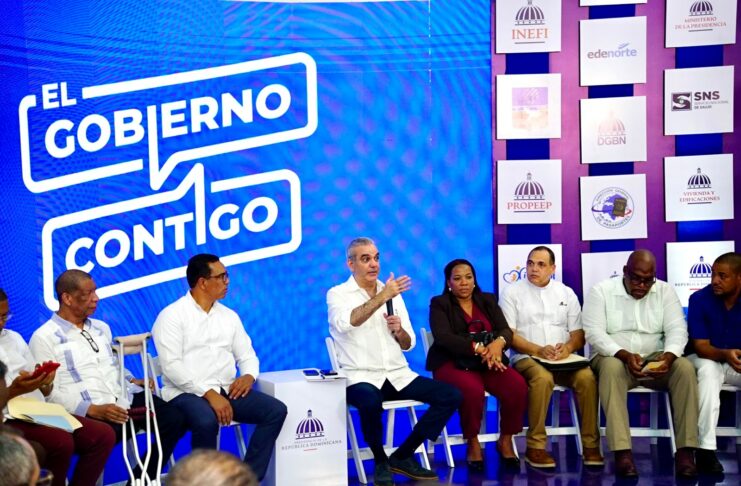 Abinader prioriza soluciones al agua potable durante encuentro comunitario en Samaná