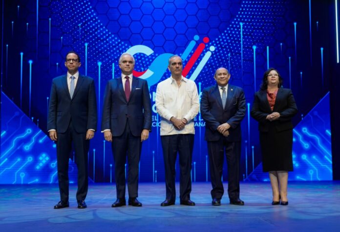 Abinader recibe informe de la Consulta Nacional sobre Educación y asume compromiso de convertirlo en políticas públicas