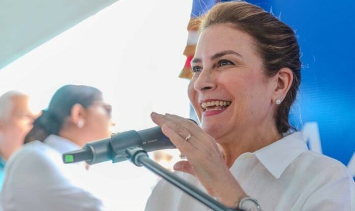 Carolina Mejía encabeza operativo médico social en Capotillo