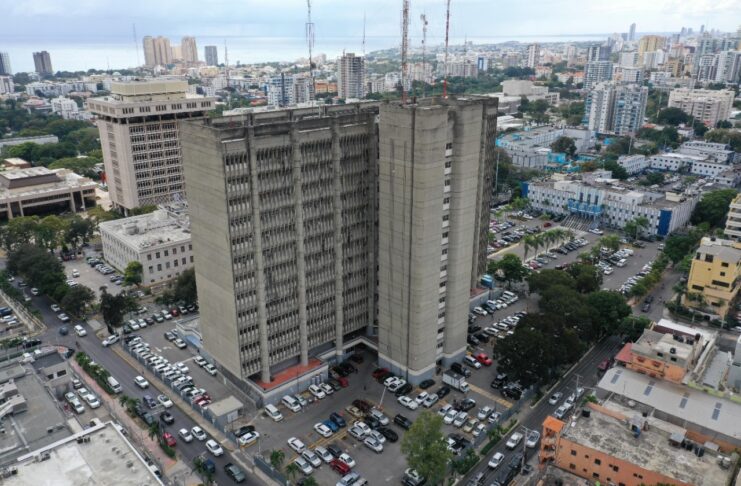 Sector público del Gran Santo Domingo trabajará este viernes hasta la 1:00 p. m.