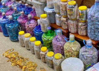 Hallan millones de dólares en botellas ocultas en paredes durante investigación por corrupción en Irak