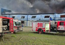 Incendio afecta una nave del Parque Industrial Los Candelones en Santiago
