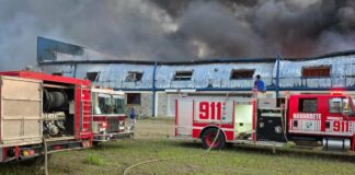 Incendio afecta una nave del Parque Industrial Los Candelones en Santiago