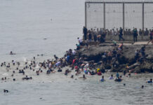 Ceuta pide la emergencia nacional tras la llegada de una avalancha masiva de migrantes